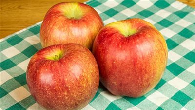 التفاحة الواحدة بـ 1000 جنيه.. هل سمعت عن تفاح 