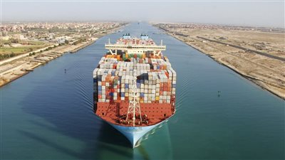 قناة السويس تؤكد جاهزيتها لاستقبال الوحدات غير التقليدية بعد عبور «GREEN DOCK 3» (فيديو)