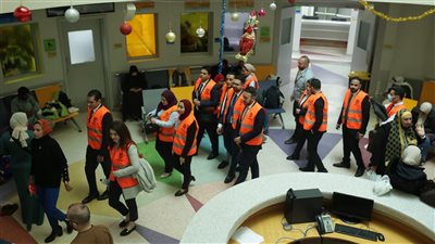 البنك الأهلي المصري يشارك أطفال مستشفى 57357 احتفالات العام الجديد 