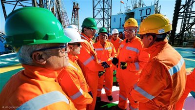 وزير البترول يتفقد حفر أول بئر ببرنامج 