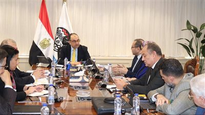 وزير قطاع الأعمال: مشروع تطوير صناعة الغزل والنسيج ركيزة أساسية لاستعادة الريادة المصرية عالميا 
