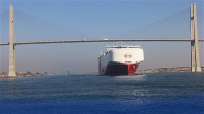 لأول مرة منذ عامين.. عبور أكبر سفن الحاويات الفرنسية لقناة السويس بعد عودتها الكاملة (صور)