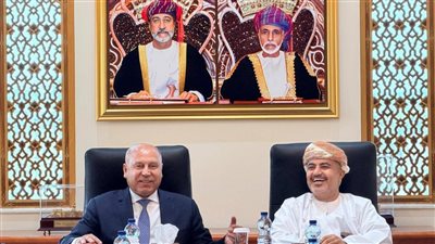 كامل الوزير: بحث تسيير خط ملاحي بين مينائي السخنة وصلالة بسلطنة عمان لتسهيل نقل البضائع