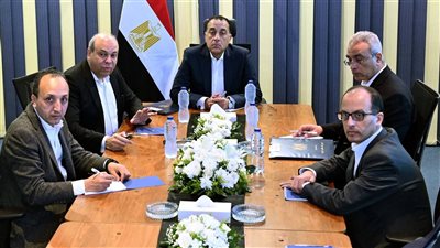 رئيس الوزراء يجتمع مع وزير الطيران لاستعراض الرؤية الشاملة واستراتيجيات تطوير شركة مصر للطيران 