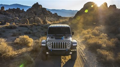 توقف إنتاج سيارات جيب رانجلر وجراند شيروكي وكرايسلر باسيفيكا الهجينة القابلة للشحن