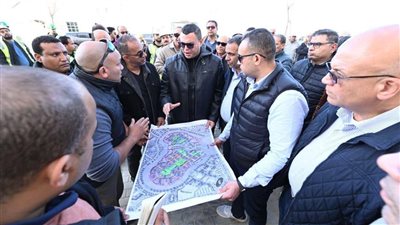 وزير الإسكان يتفقد مشروع 