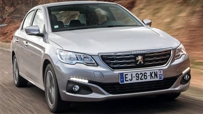 حيرة بين بيجو 301 أوتوماتيك وتويوتا كورولا مانيوال.. مين هيكسب السباق؟