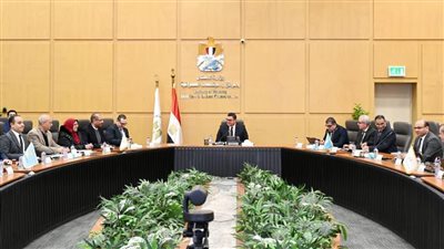 وزير الإسكان يتابع موقف المبيعات والتسويق لمشروعات المدن الجديدة مع شركة 