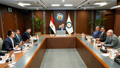 وزير البترول يبحث مع مجموعة 