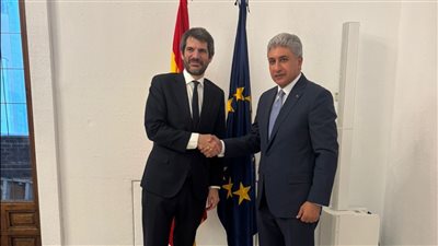 شريف فتحي: مصر وإسبانيا شريكان استراتيجيان في السياحة والثقافة والآثار