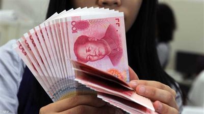 اليوان الصيني يقفز لأعلى مستوى في 32 شهرًا مستفيدًا من تراجع الدولار