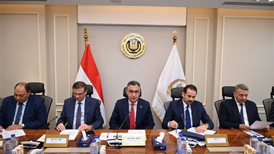 الحكومة تبحث إدراج السكر في البورصة السلعية لتعزيز الشفافية واستقرار الأسعار