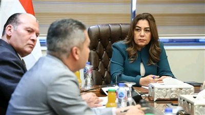 «عوض» تتابع تنفيذ مشروعات تحسين جودة الهواء مواجهة تغير المناخ.. وتؤكد: رضا المواطن هدفنا