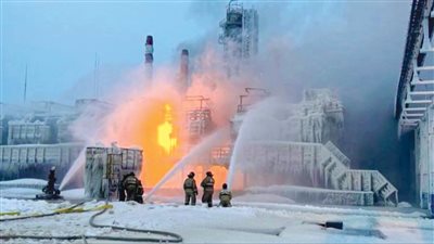 هجوم بمسيرات يشعل حريقاً في مصفاة نفط روسية بكراسنودار