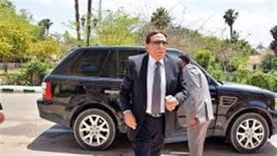 يتصدرهم عادل إمام.. سيارات النجوم بملايين الجنيهات 