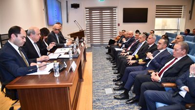 وزير الطيران المدني يستعرض خطة تطوير القطاع أمام لجنة السياحة بمجلس النواب