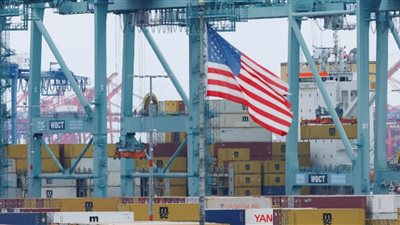 الجمارك الأمريكية توقف تحصيل رسوم اعتبرتها المحكمة العليا غير قانونية