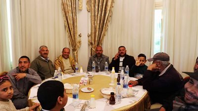 مبادرة «لقمة حب».. إفطار جماعي لعمال النظافة بالمنيا يحظى بإشادة  واسعة