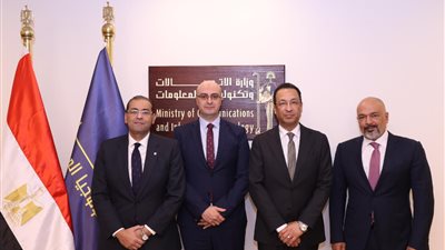 وزير الاتصالات: حل وتسوية كافة المشاكل والمعوقات التي تواجه المستثمرين بالقطاع 