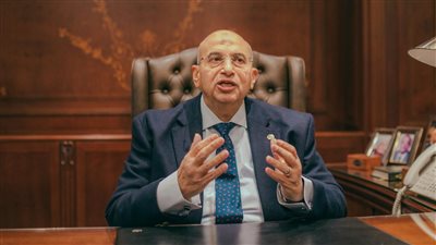 خبراء الضرائب: ارتفاع تكاليف الإنتاج واستيراد السكر الخام أبرز أسباب خسائر مصانع السكر المحلية