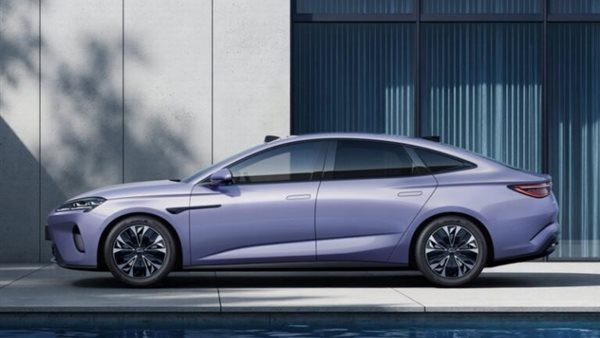 BYD تكشف عن صور سيل 07    