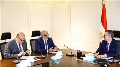 وزير التخطيط يبحث مع البنك الدولي تعميق الشراكة الاستراتيجية ودعم برامج التنمية المحلية