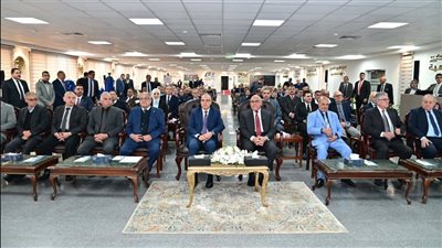 وزير الري يتفقد مصنع المحركات بالهيئة العربية للتصنيع لبحث توطين صناعة الطلمبات