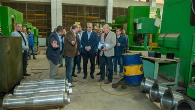 وزير الإنتاج الحربي يتفقد خطوط إنتاج المدفعية المتطورة ويؤكد زيادة المكون المحلي