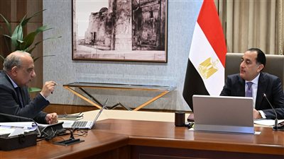 رئيس الوزراء يلتقي وزير الكهرباء والطاقة المتجددة لاستعراض ع