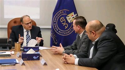 «هيئة الدواء» و«سيرفييه» يخططان لتوطين الصناعات المتقدمة