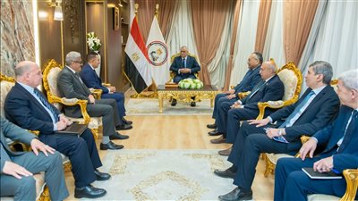 وزير الإنتاج الحربي يبحث مع تاليس التعاون في الإلكترونيات والاتصالات العسكرية