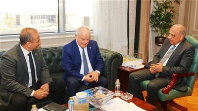 وزير الكهرباء يبحث مع 