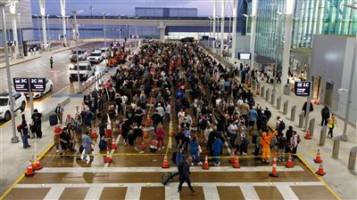 طوابير طويلة في المطارات الأمريكية