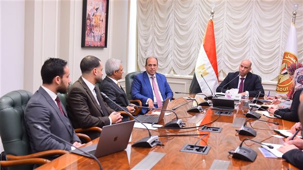 وزير العمل يستمع لخبير دولي حول تجارب لإطلاق منصة وطنية لتأه    