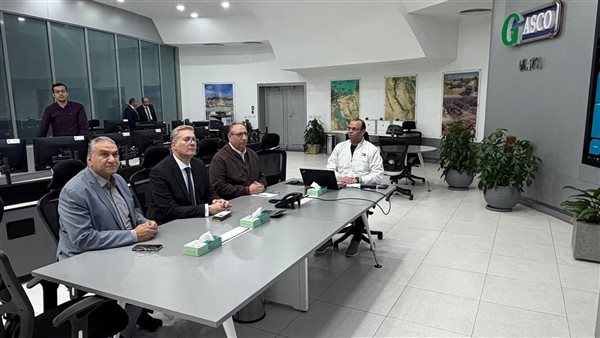 بمناسبة عيد الفطر.. وزير البترول يتابع جاهزية الشبكة القومية    