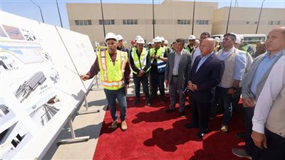 وزير النقل يتفقد مشروع مونوريل غرب النيل ويتابع تشطيبات المحطات ومركز السيطرة