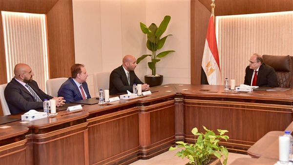 هيئة الدواء وأسترازينيكا تبحثان توطين الصناعة الدوائية والتو    