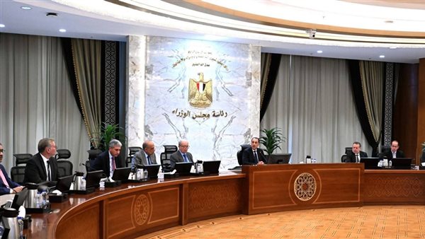 جانب من اجتماع رئيس مجلس الوزراء     