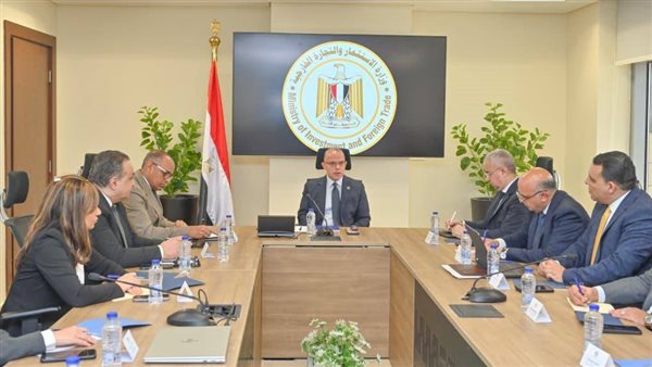 جانب من اجتماع وزير الاستثمار    