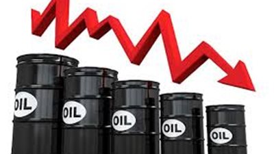 تراجع أسعار النفط عالميا وسط ضغوط جيوسياسية وخطط أمريكية لتهدئة الأسواق