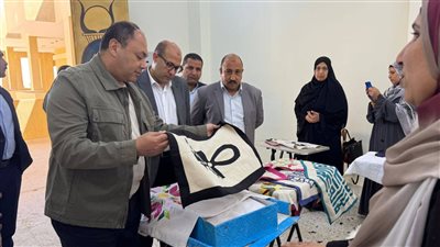 جولة ميدانية لرئيس هيئة تنمية الصعيد لمتابعة مشروعات ميدوم الصحية والحرفية (صور)