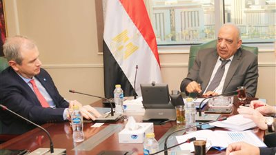 إضافة 1500 ميجاوات.. وزير الكهرباء يتابع مشروعات انتاج الطاقة بالرياح