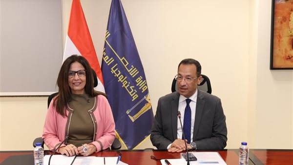 وزير الاتصالات    