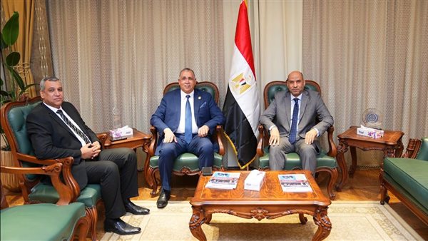 وزير العمل ونقيب المحامين    