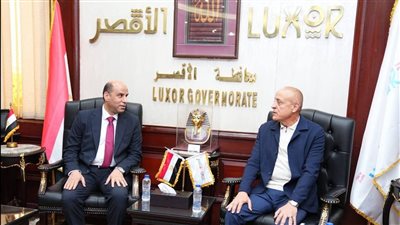 محافظ الأقصر يبحث مع وزير العمل تعزيز برامج التشغيل والتدريب المهني