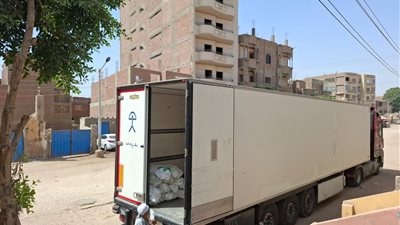 محافظ أسيوط: توزيع 5 أطنان لحوم و1250 وجبة غذائية للأسر الأولى بالرعاية وذبح 125 عجلًا
