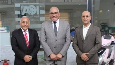 البنك الأهلي يعزز التصنيع المحلي.. سيارات إسعاف ومكونات بنكية تُصنع داخل مصر
