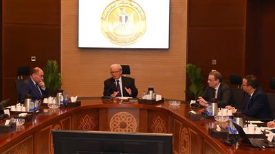 حسين عيسى: مراجعة شاملة لوحدات الجهاز الإداري لرفع الكفاءة وتحسين الخدمات