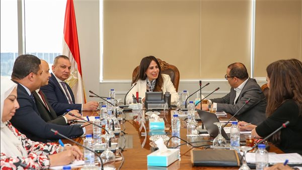 وزيرة الإسكان تبحث