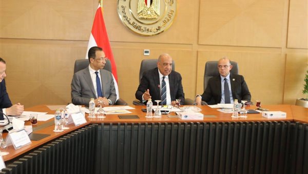 وزراء الكهرباء والاتصالات